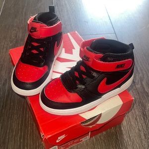 Court borough mid 2 black/university Red-white